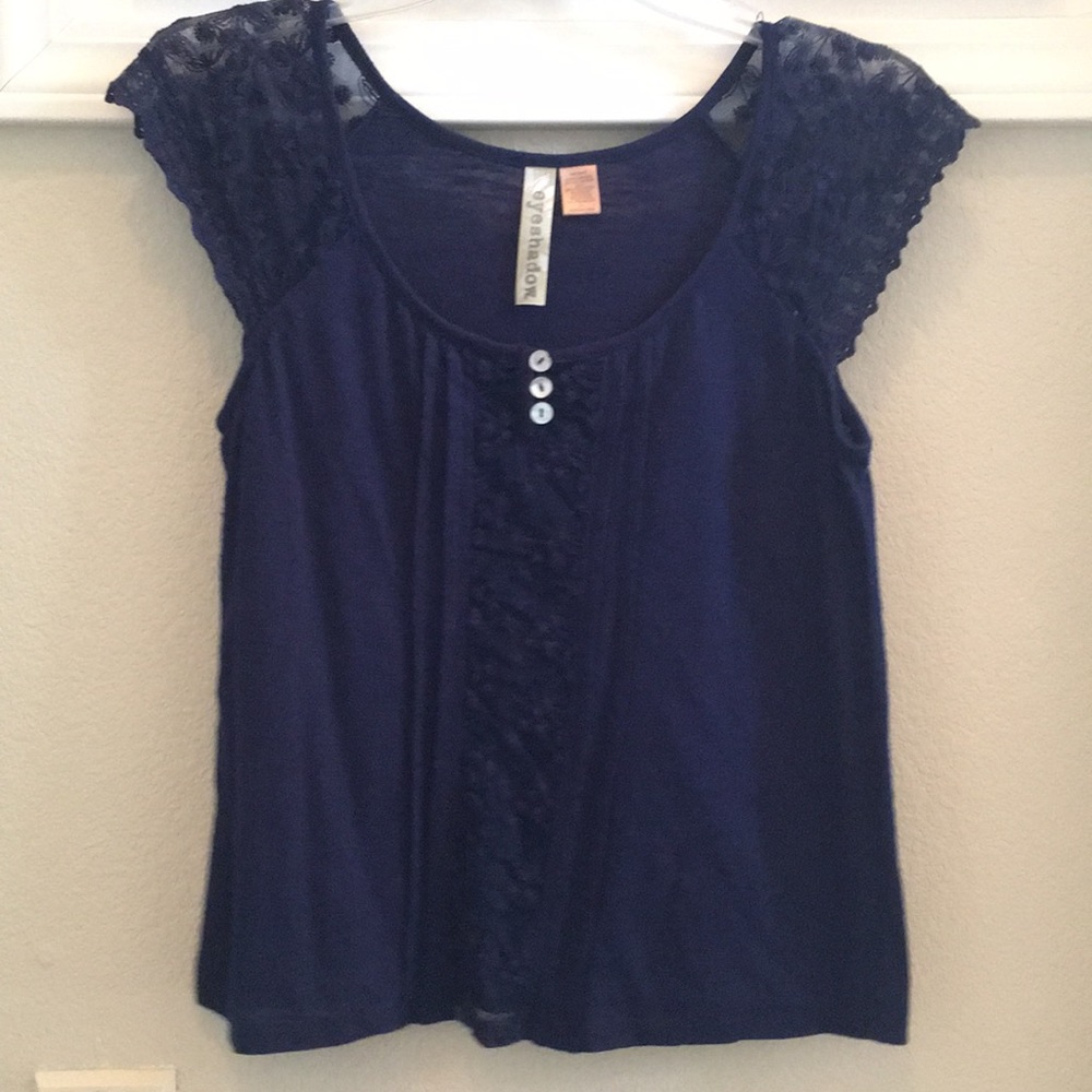 Blue “eyeshadow” top